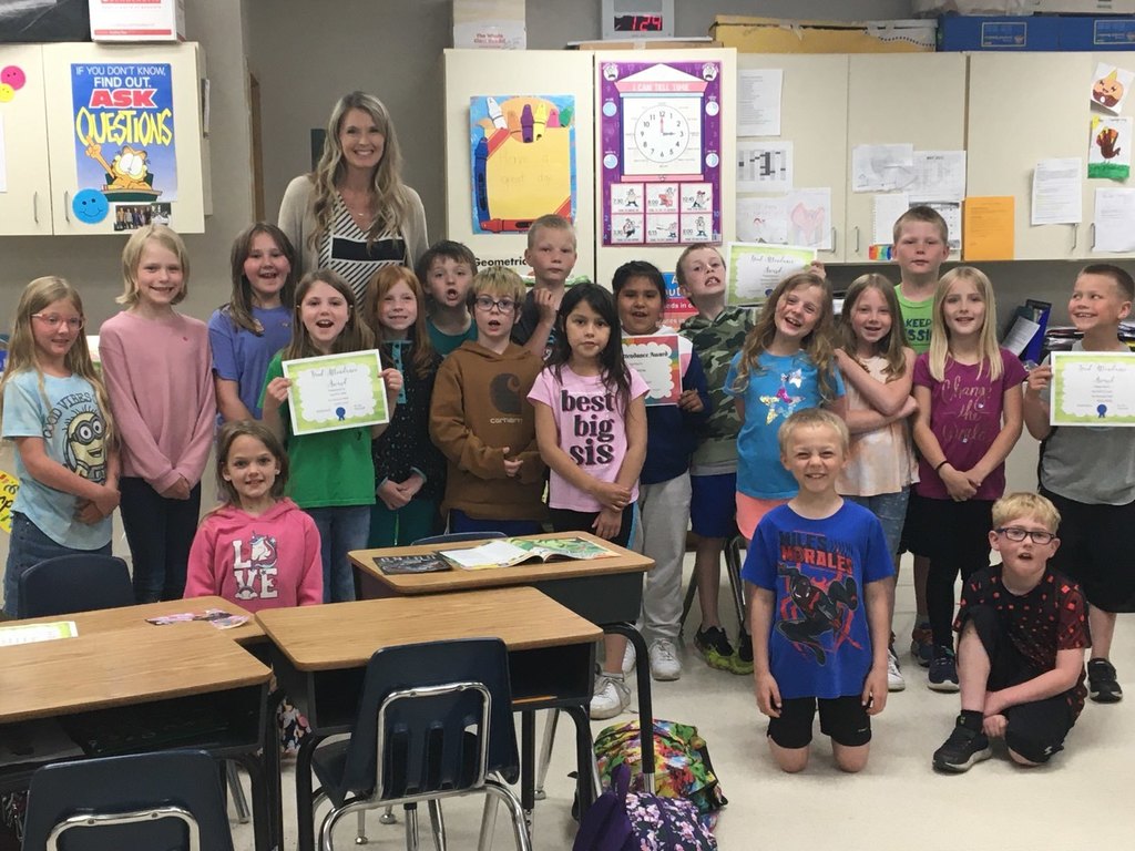 Ms. Askins and Mrs. Hoven's  second grade class the last day of school